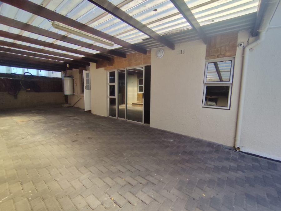 To Let 2 Bedroom Property for Rent in Athlone Western Cape